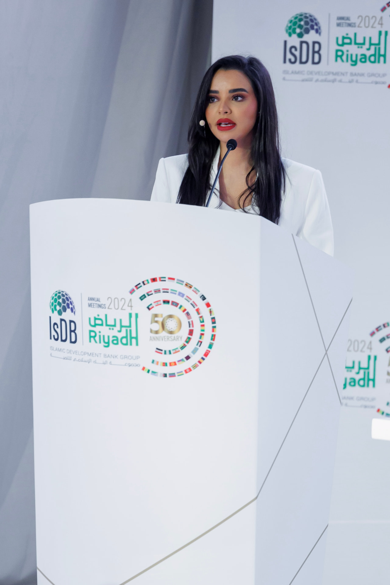 تغريد الهويش تقدم الاجتماعات السنوية للبنك الإسلامي للتنمية 2024